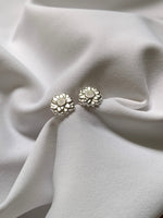 Cargar imagen en el visor de la galería, Sunflower Earrings  - Online Exclusive
