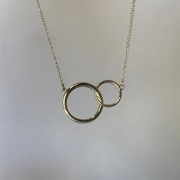 Tiny Interlocking Hammered Circle Necklace Holiday Christmas Gift Best  Friend Circle Necklace Gold Entwined Circle Delicate Lightweight - Etsy | Interlocking  circle necklace, Gold circle necklace, Friend necklaces