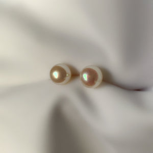 Freshwater Pearl with Solid Gold Posts