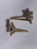 Charger l&#39;image dans la galerie, Solid Gold Floral Earrings
