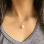 Cargar imagen en el visor de la galería, Pearl drop necklace - Jewelers Garden
