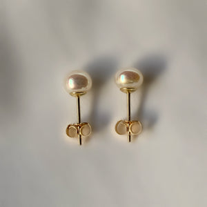 Freshwater Pearl with Solid Gold Posts