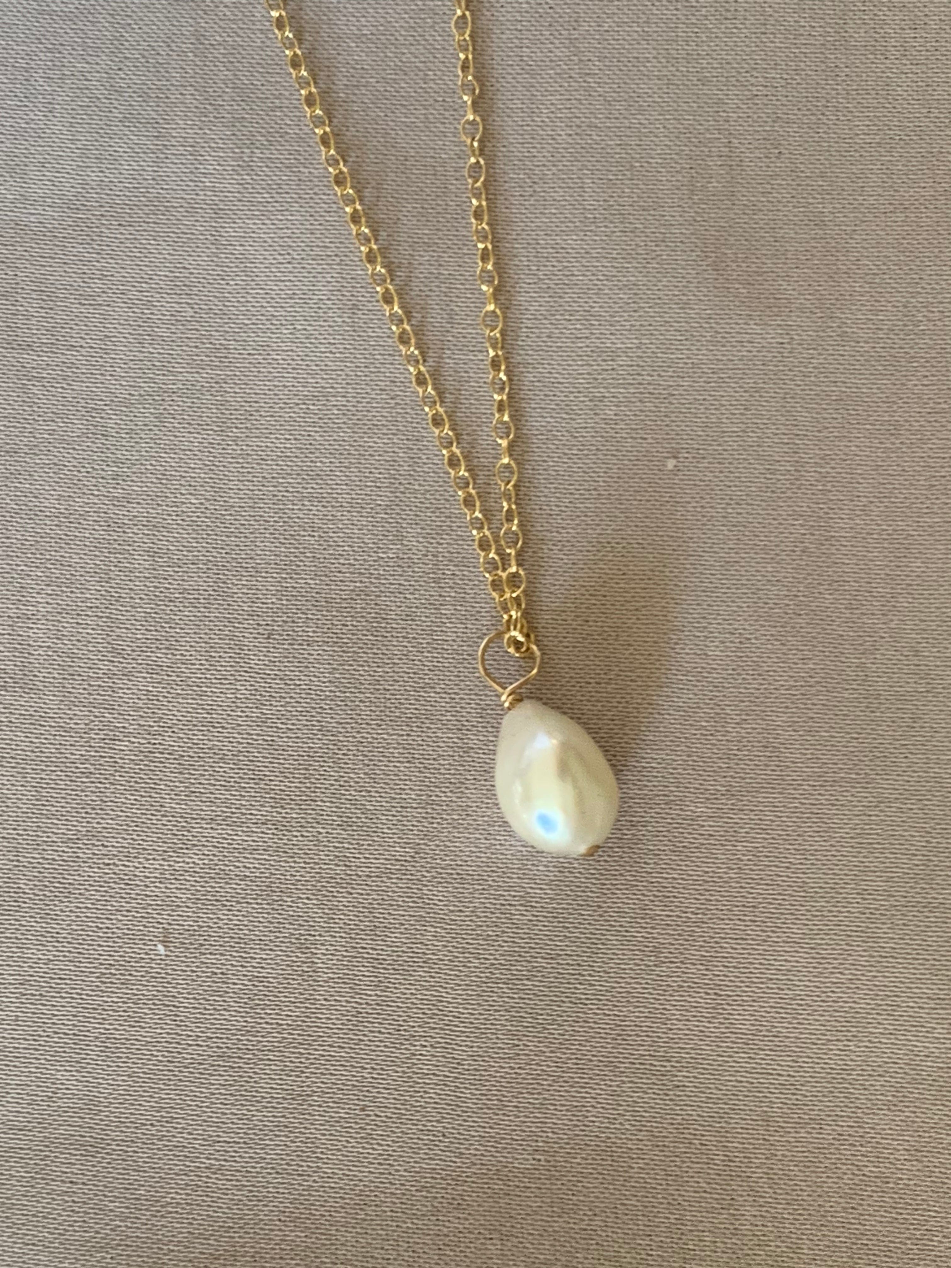 Pearl drop necklace