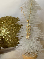 Cargar imagen en el visor de la galería, Majesty Palm Leaf Necklace with White Cubic Zirconias
