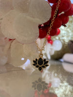 Cargar imagen en el visor de la galería, Black Lotus Necklace

