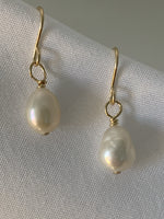 Load image into Gallery viewer, Pearl Dangle Earrings - Jewelers Garden
