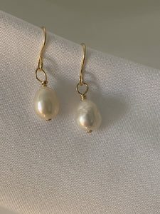 Pearl Dangle Earrings - Jewelers Garden